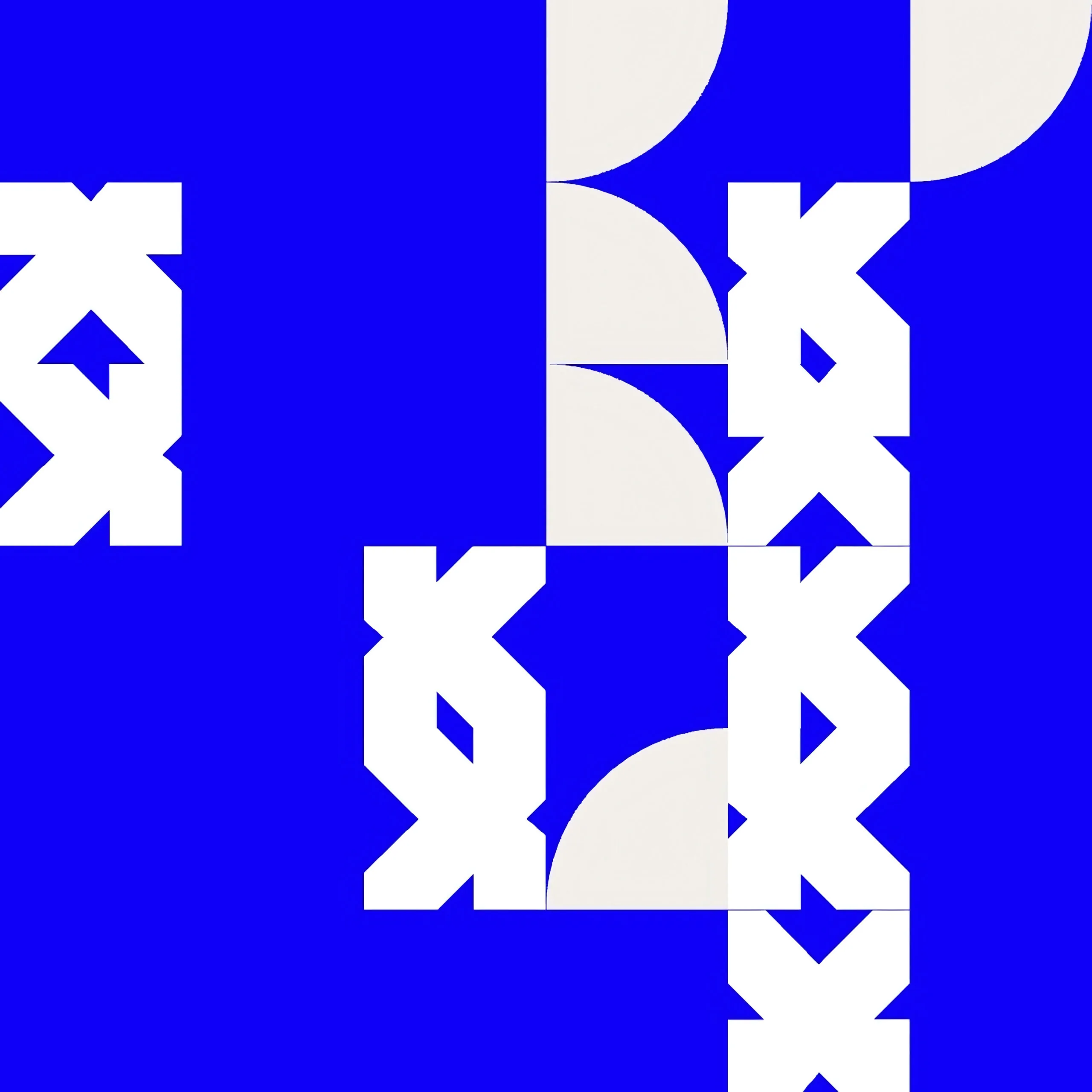 Ein abstraktes, geometrisches Muster in leuchtendem Blau und Weiß, bestehend aus eckigen Formen und Viertelkreisen, die eine dynamische Komposition bilden.