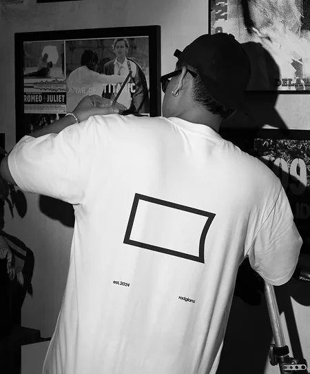 Mockup eines T-Shirts mit radglanz Logo